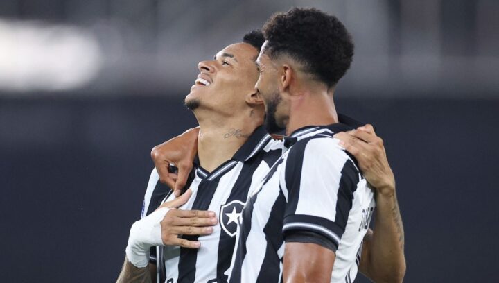 Botafogo vence Independiente Petrolero e segue líder na Sul-Americana