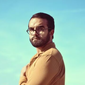 Brasileiro viraliza ao ensinar música nos EUA e chega a faturar até R$ 40 mil por mês