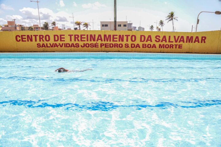 Salvador lança projeto com piscina assistida para crianças com autismo