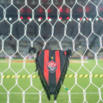 Vitória aciona CBF após polêmica contra o Flamengo e pede áudios do VAR
