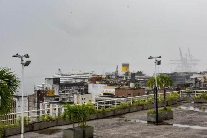 Bahia terá fim de semana com chuva no litoral e calor de até 36°C no interior; veja previsão