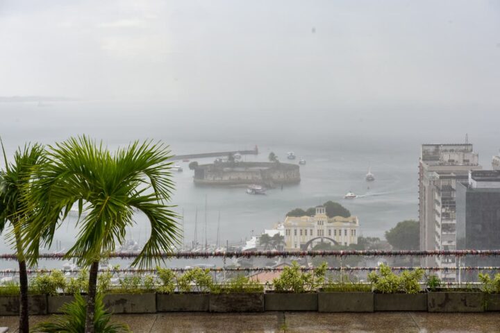 Salvador acumula 99 mm de chuva em três dias e rajada de vento chega a 45km/h