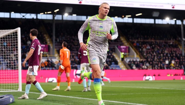 City vence Burnley, assume a liderança da Premier League e pressiona rivais na reta final