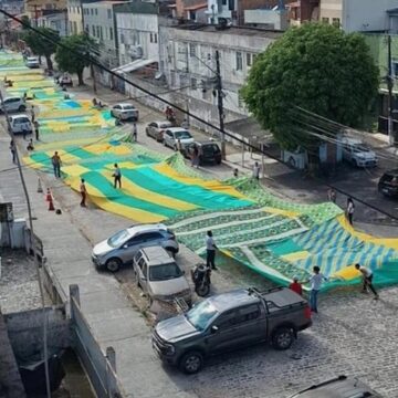 Clima de Copa: Bandeirão de escola vai cobrir a Ladeira do Bonfim e completa 40 anos em 2026