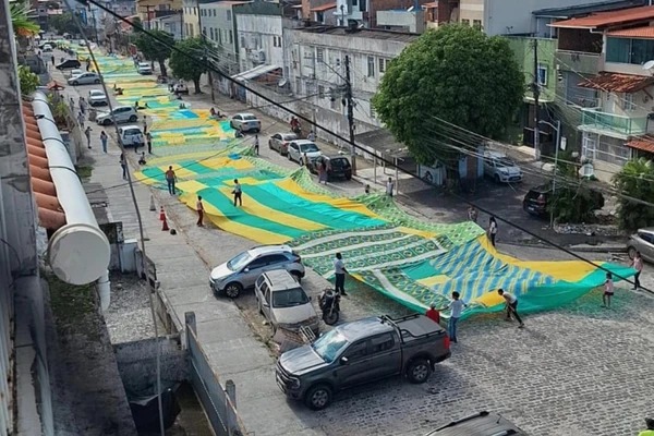 Clima de Copa: Bandeirão de escola vai cobrir a Ladeira do Bonfim e completa 40 anos em 2026