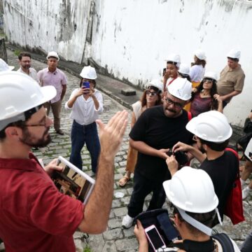 Caminhada na Ladeira da Misericórdia reúne público e debate memória urbana em Salvador