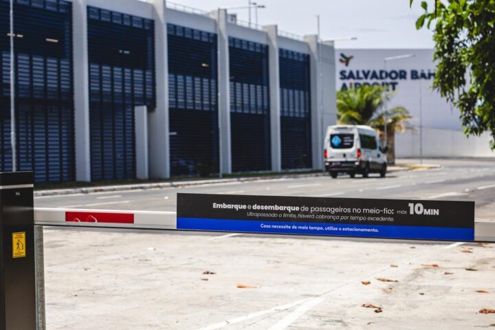 Aeroporto de Salvador inicia testes de novo sistema no meio-fio para embarque e desembarque
