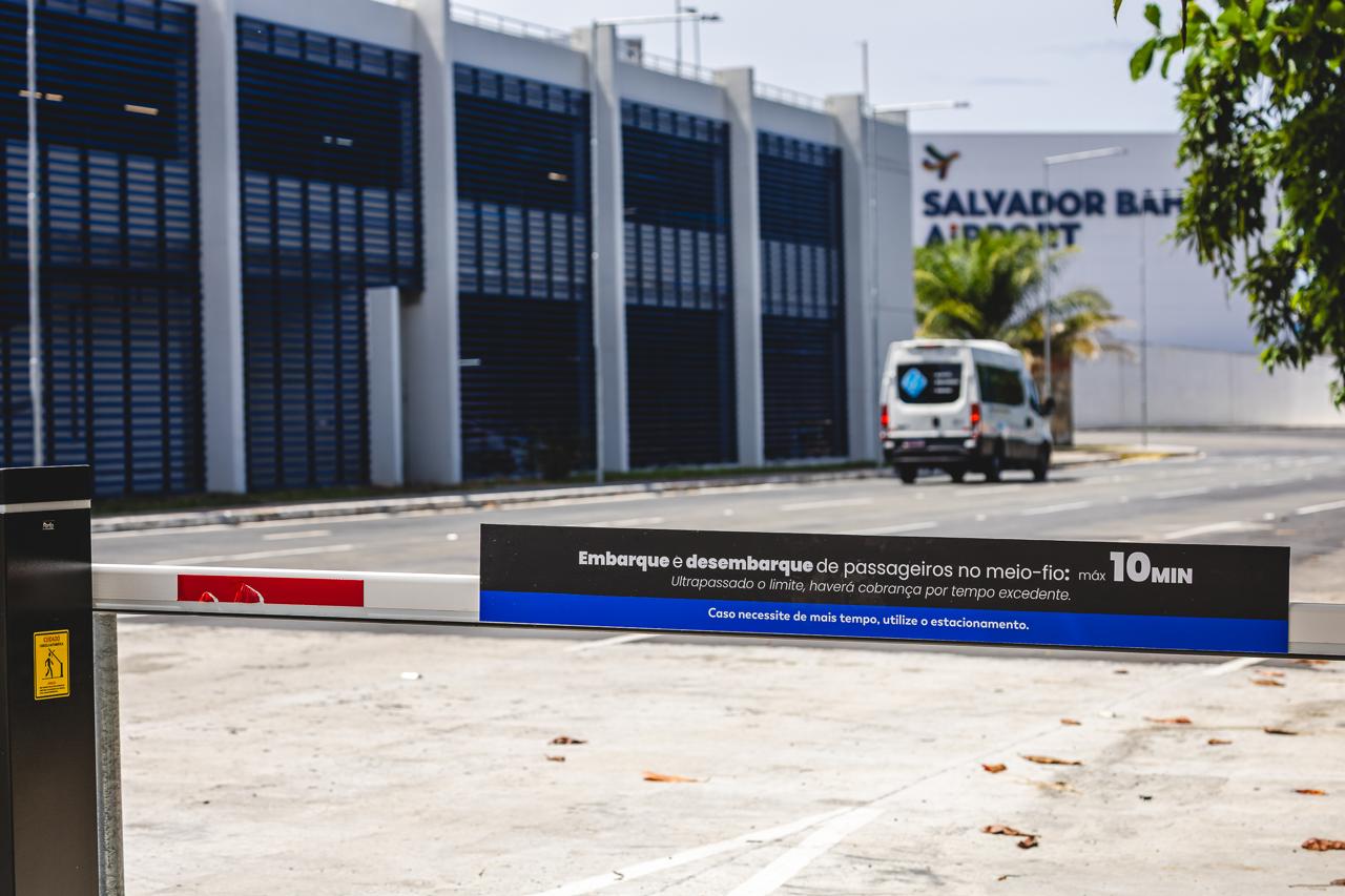 Aeroporto de Salvador inicia testes de novo sistema no meio-fio para embarque e desembarque