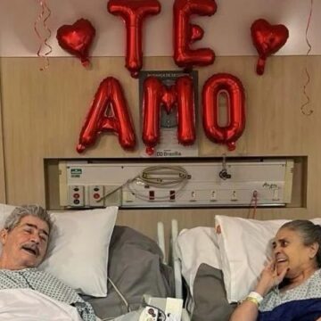 Casal internado celebra 46 anos de casamento com sessão de filme em hospital