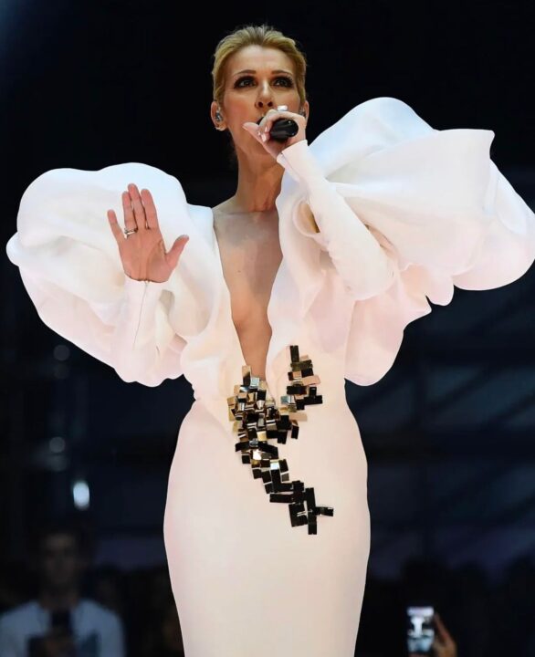 Retorno de Céline Dion aos palcos, em Paris, registra 9 milhões de inscritos na pré-venda
