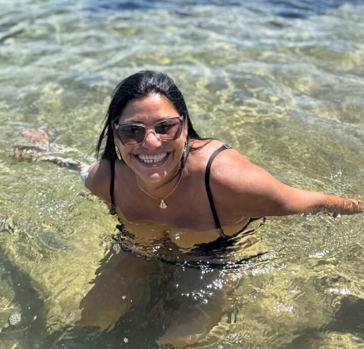 Moqueca, acarajé e Farol da Barra: ex-BBB abre álbum de fotos em Salvador