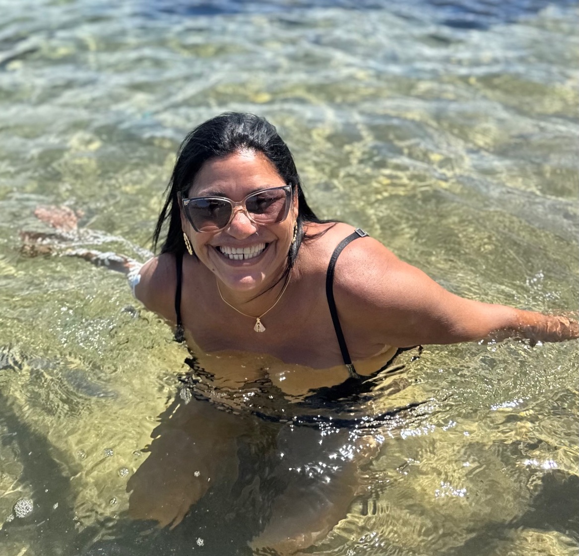 Moqueca, acarajé e Farol da Barra: ex-BBB abre álbum de fotos em Salvador