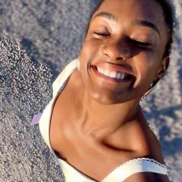 Erika Januza recebe alta após cinco dias internada por infecção renal