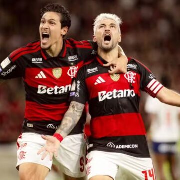 Flamengo vence o Bahia no Maracanã e cola na ponta do Brasileirão; veja gols