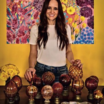 Baiana Flávia Abubakir lança livro pela Assouline sobre coleção de peças em cristal