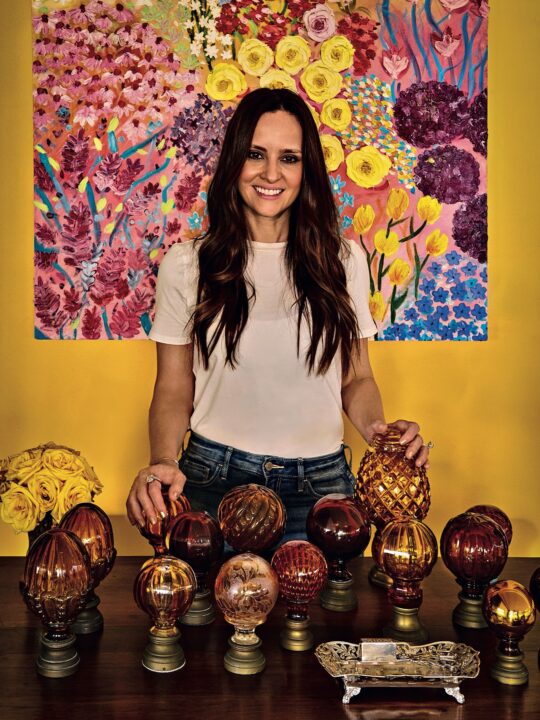 Baiana Flávia Abubakir lança livro pela Assouline sobre coleção de peças em cristal