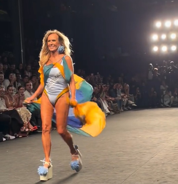 Helô Pinheiro se declara a Ticiane após elogios por desfile de maiô: ‘Me tocou no fundo da alma’