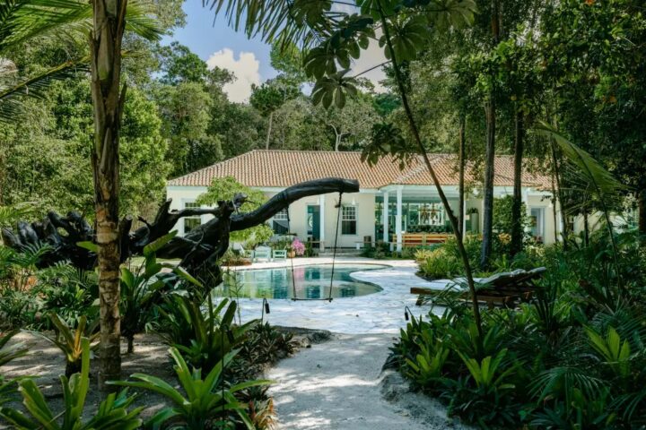 UXUA inaugura hospedagem de luxo pé na areia na praia de Itapororoca, em Trancoso