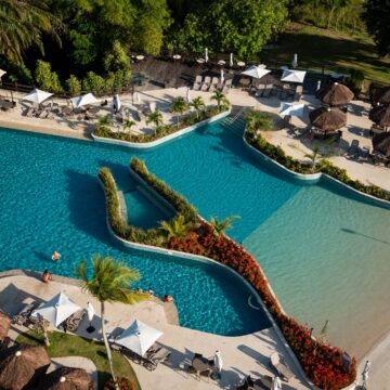 Hotel Deville Prime, em Itapuã, anuncia almoço especial de Dia das Mães com música ao vivo