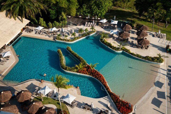 Hotel Deville Prime, em Itapuã, anuncia almoço especial de Dia das Mães com música ao vivo