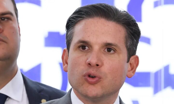 Hugo Motta cria comissão na Câmara para analisar PEC da redução da escala 6X1