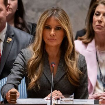 Melania nega ligação com Epstein e diz que nunca foi apresentada a Trump pelo empresário