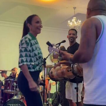 De surpresa: Ivete Sangalo participa de roda de samba em Salvador