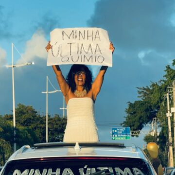 Mãe de Sheuba comemora fim do tratamento contra o câncer: ‘Venci’