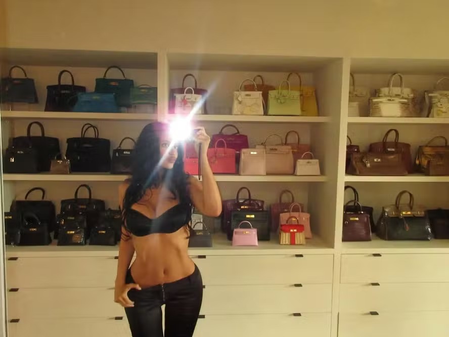 Kylie Jenner exibe coleção de bolsas Hermès com peças raras