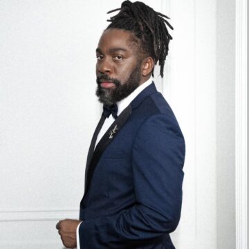 Lázaro Ramos relembra relação delicada com a mãe e desabafa: ‘Olhei de forma injusta’