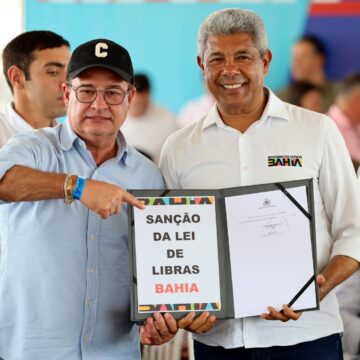 Libras é reconhecida por lei na Bahia e instituições terão que oferecer intérpretes
