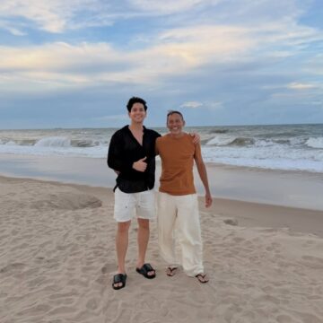 Léo Foguete emociona ao levar pai ao mar pela primeira vez