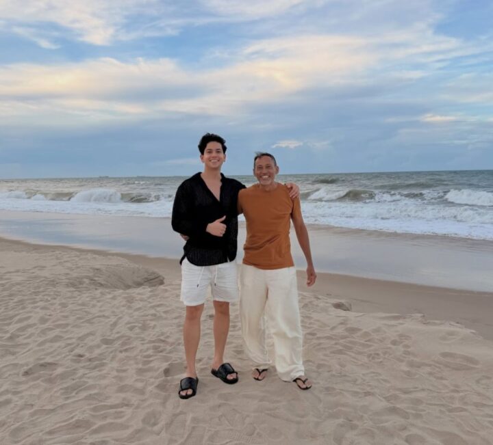 Léo Foguete emociona ao levar pai ao mar pela primeira vez