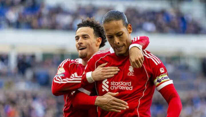 Liverpool vence o Everton no fim e ganha força na briga pelo G-5 da Premier League