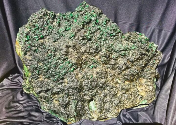 Esmeralda de 142 kg encontrada na Bahia será leiloada com lance inicial de R$ 79,8 milhões