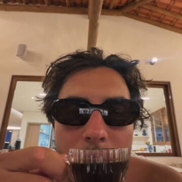 Filho de Ivete Sangalo passa feriadão em Juazeiro e solta a voz em show no interior