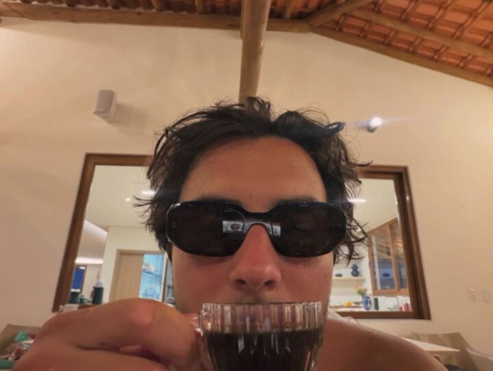 Filho de Ivete Sangalo passa feriadão em Juazeiro e solta a voz em show no interior