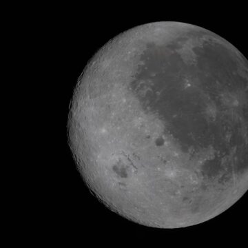 Nasa divulga primeira imagem do lado oculto da Lua