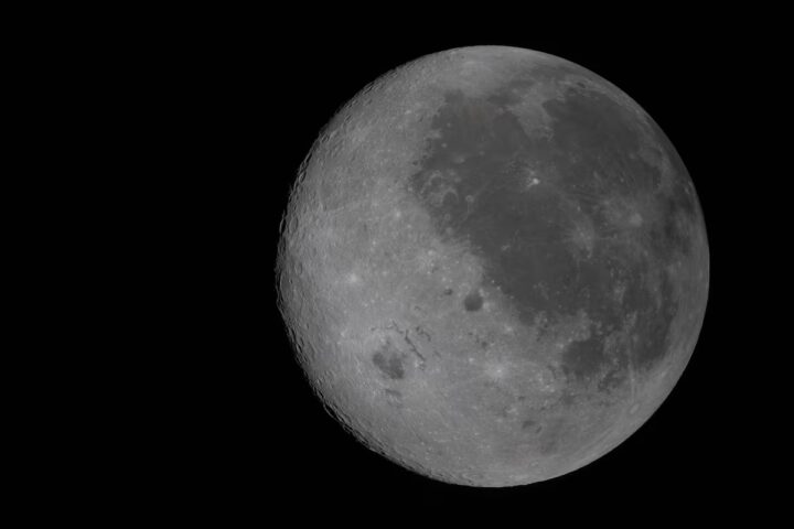 Nasa divulga primeira imagem do lado oculto da Lua