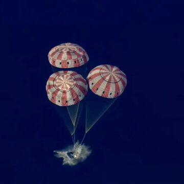 Astronautas da missão Artemis II retornam à Terra após viagem histórica ao redor da Lua