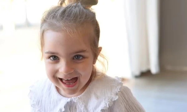 Menina baiana de 3 anos com doença genética rara e progressiva é selecionada para tratamento nos EUA