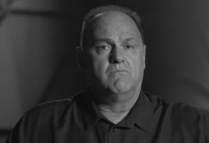 Com camisa da seleção brasileira, corpo de Oscar Schmidt é cremado em cerimônia íntima