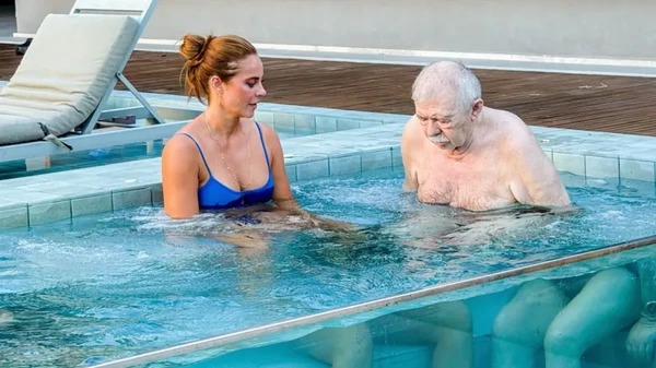 Paolla Oliveira passa Páscoa ao lado do pai após diagnóstico de doença rara