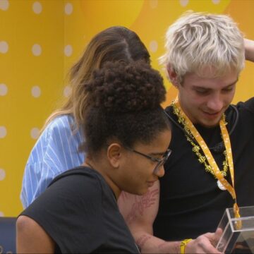 No BBB 26, Juliano Floss se emociona ao ver foto de Marina Sena: “Ela é perfeita