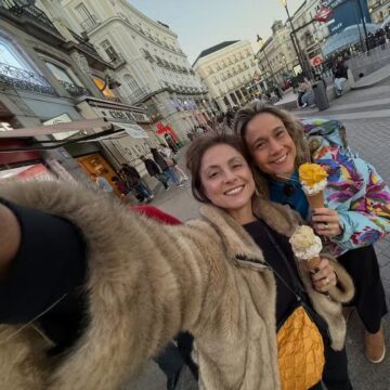 Fernanda Gentil celebra 10 anos de união com Priscila Montandon em viagem à Espanha