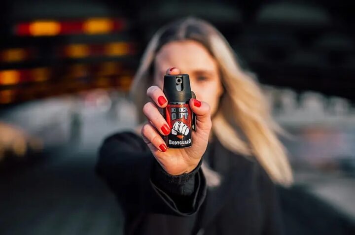 Projeto propõe liberar spray de pimenta para mulheres em Salvador