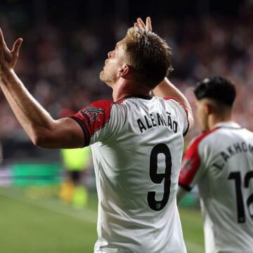 Rayo Vallecano vence Strasbourg com gol brasileiro e abre vantagem na semifinal da Conference League