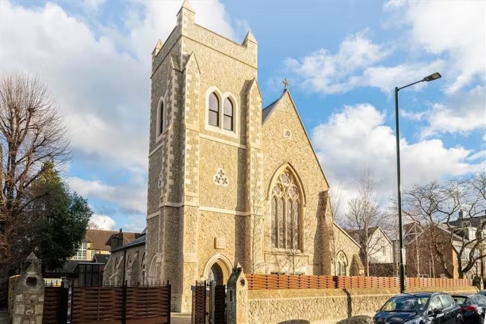 Antiga igreja na Inglaterra vira condomínio de luxo; apartamento custa £ 2,1 milhões