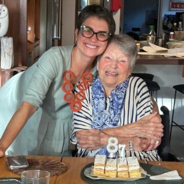 Sandra Annenberg celebra 87 anos da mãe com homenagem especial: ‘Era feminista’