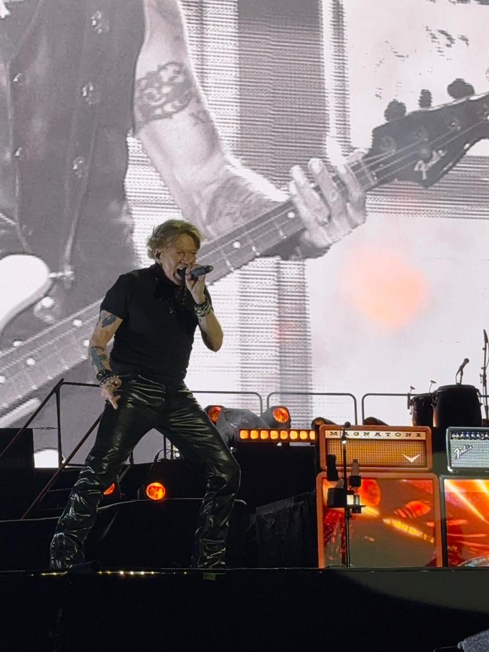 Show do Guns N’ Roses reúne mais de 40 mil pessoas em Salvador